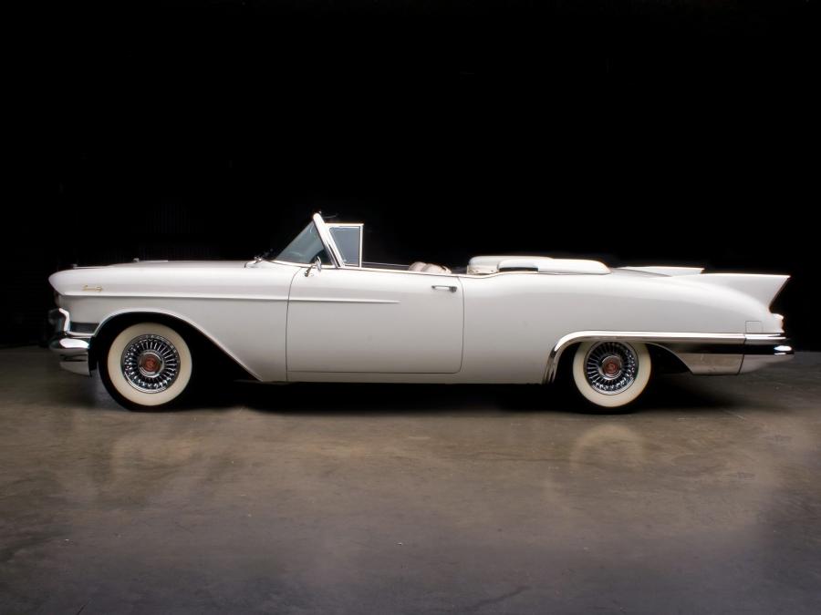  Cadillac Eldorado Biarritz Convertible 1957 года  (фото 2 из 98)